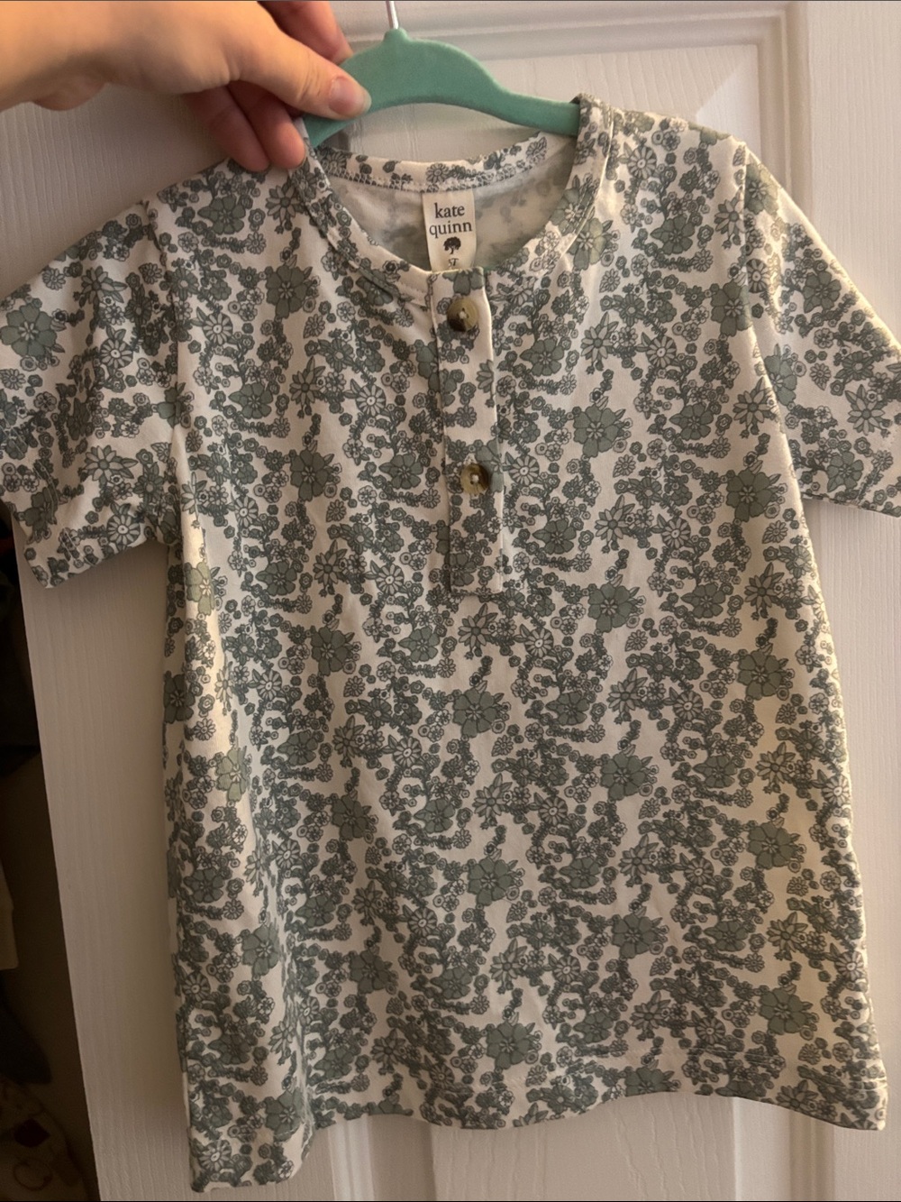 kate quinn Short Sleeve Henley Jade Ditsy 3T